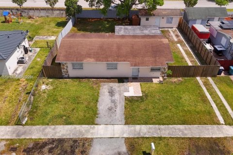House in Homestead, Florida 5 bedrooms, 102.19 sq.m. № 2038575