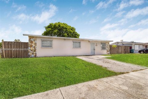 House in Homestead, Florida 5 bedrooms, 102.19 sq.m. № 2038575 - photo 24