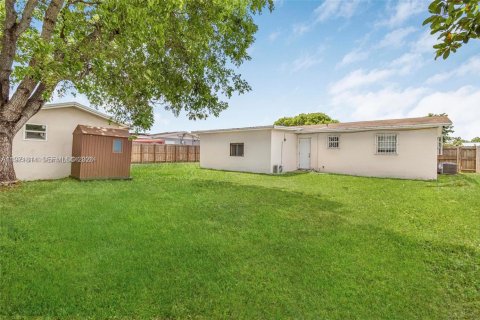 House in Homestead, Florida 5 bedrooms, 102.19 sq.m. № 2038575 - photo 15