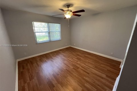 Condo in Coral Springs, Florida, 2 bedrooms  № 1949227 - photo 15