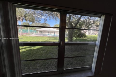 Condo in Coral Springs, Florida, 2 bedrooms  № 1949227 - photo 18