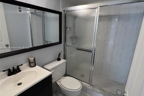 Condo in Coral Springs, Florida, 2 bedrooms  № 1949227 - photo 13