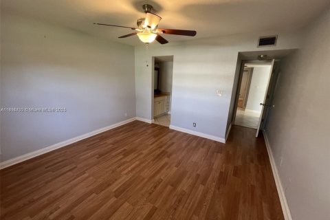 Condo in Coral Springs, Florida, 2 bedrooms  № 1949227 - photo 16