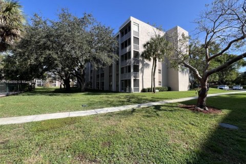 Condo in Coral Springs, Florida, 2 bedrooms  № 1949227 - photo 24