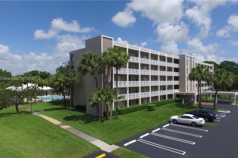 Condo in Coral Springs, Florida, 2 bedrooms  № 1949227 - photo 1