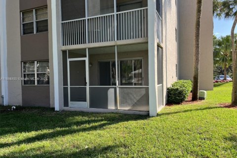 Condo in Coral Springs, Florida, 2 bedrooms  № 1949227 - photo 21