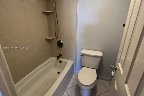 Condo in Coral Springs, Florida, 2 bedrooms  № 1949227 - photo 19