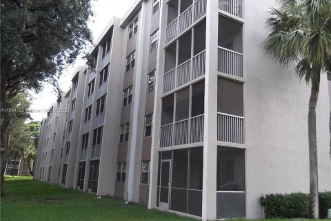 Condo in Coral Springs, Florida, 2 bedrooms  № 1949227 - photo 2