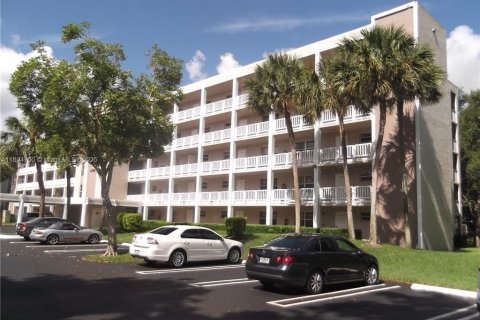 Condo in Coral Springs, Florida, 2 bedrooms  № 1949227 - photo 25