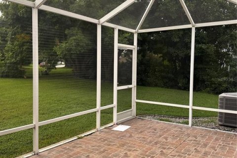 House in Lady Lake, Florida 2 bedrooms, 115.94 sq.m. № 1912977 - photo 21