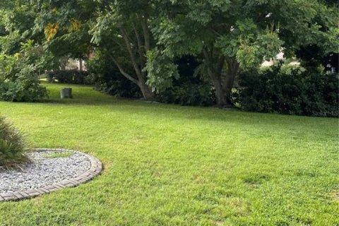 House in Lady Lake, Florida 2 bedrooms, 115.94 sq.m. № 1912977 - photo 4