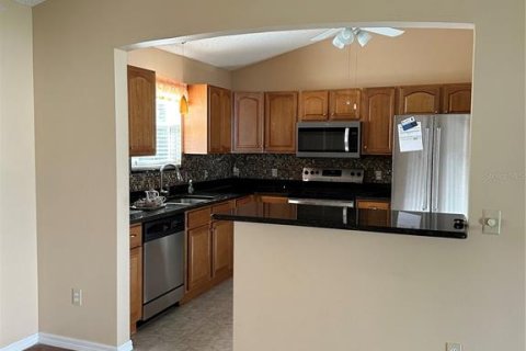 House in Lady Lake, Florida 2 bedrooms, 115.94 sq.m. № 1912977 - photo 12