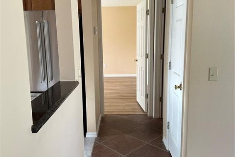 House in Lady Lake, Florida 2 bedrooms, 115.94 sq.m. № 1912977 - photo 6