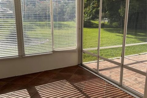 House in Lady Lake, Florida 2 bedrooms, 115.94 sq.m. № 1912977 - photo 20