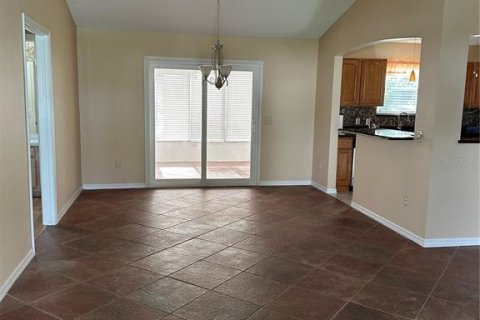 House in Lady Lake, Florida 2 bedrooms, 115.94 sq.m. № 1912977 - photo 7