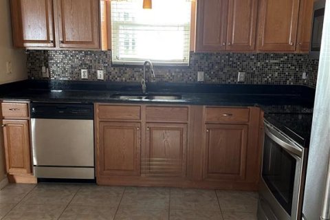 House in Lady Lake, Florida 2 bedrooms, 115.94 sq.m. № 1912977 - photo 17