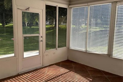 House in Lady Lake, Florida 2 bedrooms, 115.94 sq.m. № 1912977 - photo 23