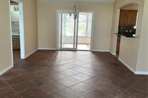 House in Lady Lake, Florida 2 bedrooms, 115.94 sq.m. № 1912977 - photo 8