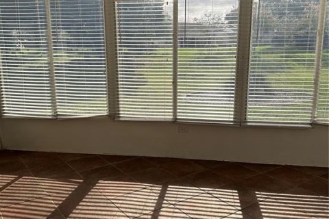 House in Lady Lake, Florida 2 bedrooms, 115.94 sq.m. № 1912977 - photo 18