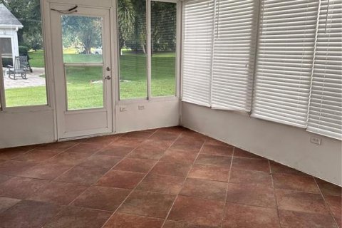 House in Lady Lake, Florida 2 bedrooms, 115.94 sq.m. № 1912977 - photo 24