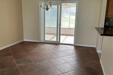 House in Lady Lake, Florida 2 bedrooms, 115.94 sq.m. № 1912977 - photo 9