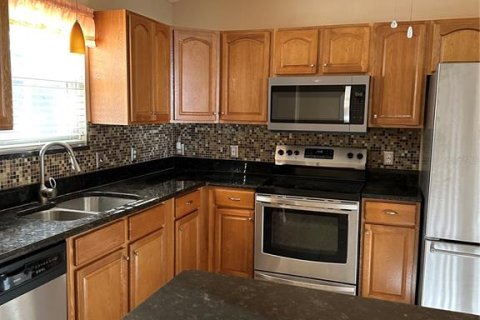 House in Lady Lake, Florida 2 bedrooms, 115.94 sq.m. № 1912977 - photo 15