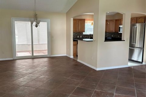 House in Lady Lake, Florida 2 bedrooms, 115.94 sq.m. № 1912977 - photo 5