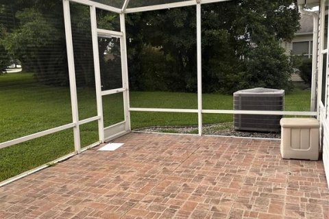 House in Lady Lake, Florida 2 bedrooms, 115.94 sq.m. № 1912977 - photo 25