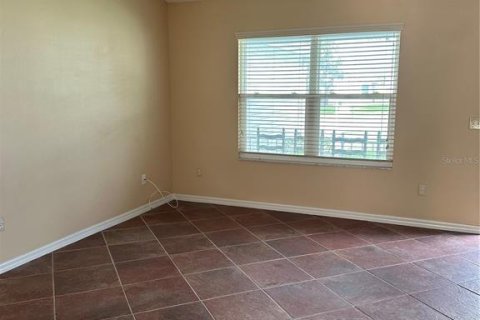 House in Lady Lake, Florida 2 bedrooms, 115.94 sq.m. № 1912977 - photo 11