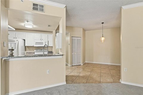 Condo in Sarasota, Florida, 1 bedroom № 2203909 - photo 6