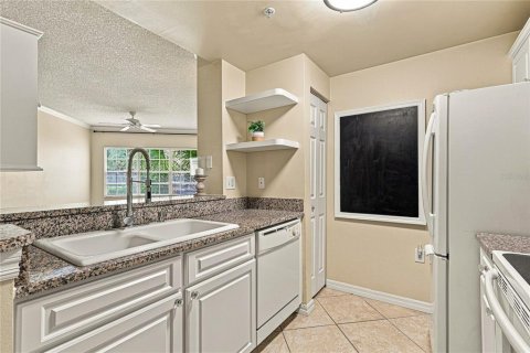 Condo in Sarasota, Florida, 1 bedroom № 2203909 - photo 7