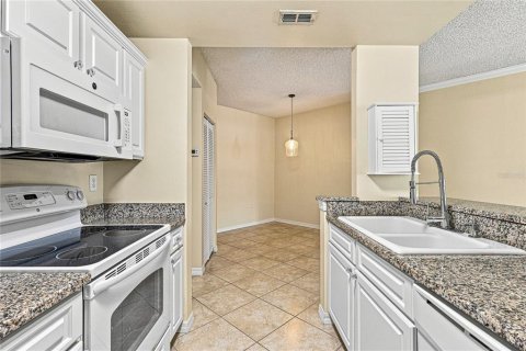 Condo in Sarasota, Florida, 1 bedroom № 2203909 - photo 8