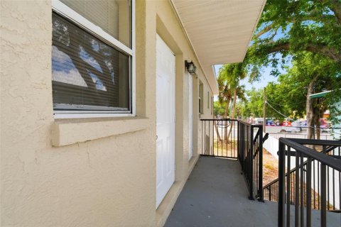 Apartment in Saint Petersburg, Florida 2 bedrooms, 58.06 sq.m. № 2166215 - photo 24
