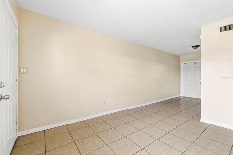 Apartment in Saint Petersburg, Florida 2 bedrooms, 58.06 sq.m. № 2166215 - photo 6