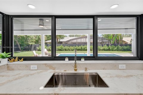 Casa en venta en Palmetto Bay, Florida, 6 dormitorios, 305.28 m2 № 1847675 - foto 15