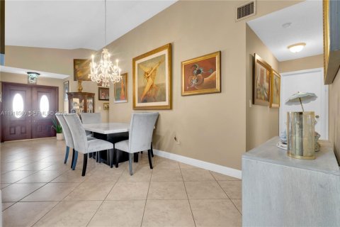 Casa en venta en Miami, Florida, 3 dormitorios, 161 m2 № 1976864 - foto 9