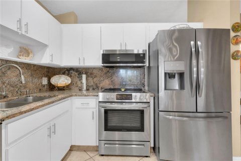 Casa en venta en Miami, Florida, 3 dormitorios, 161 m2 № 1976864 - foto 18