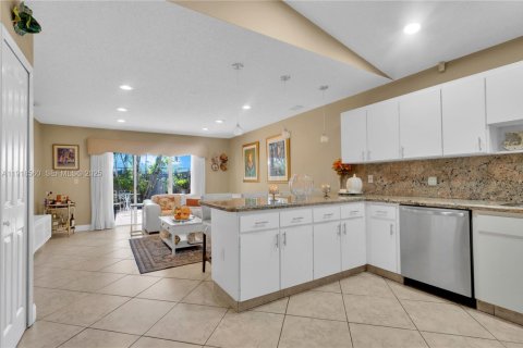 Casa en venta en Miami, Florida, 3 dormitorios, 161 m2 № 1976864 - foto 12