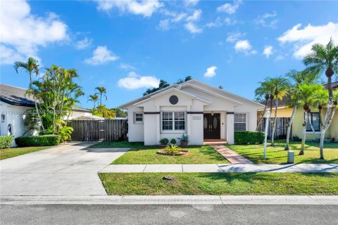 Casa en venta en Miami, Florida, 3 dormitorios, 161 m2 № 1976864 - foto 3