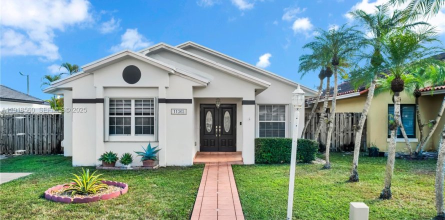 Casa en Miami, Florida 3 dormitorios, 161 m2 № 1976864