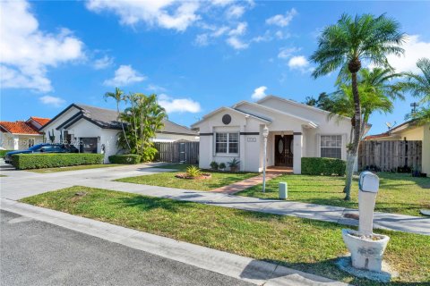 Casa en venta en Miami, Florida, 3 dormitorios, 161 m2 № 1976864 - foto 4