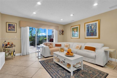 Casa en venta en Miami, Florida, 3 dormitorios, 161 m2 № 1976864 - foto 10