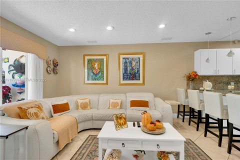 Casa en venta en Miami, Florida, 3 dormitorios, 161 m2 № 1976864 - foto 14