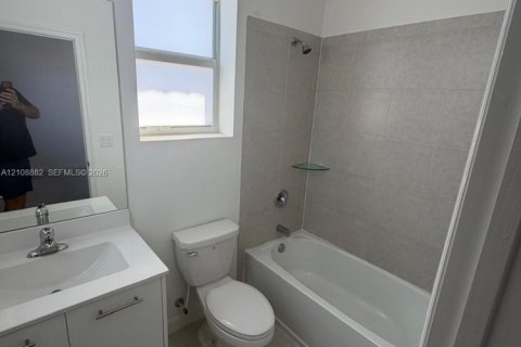 Touwnhouse à louer à Miami, Floride: 3 chambres, 127.55 m2 № 2423103 - photo 13
