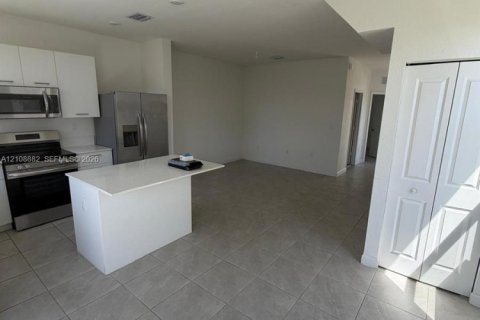 Touwnhouse à louer à Miami, Floride: 3 chambres, 127.55 m2 № 2423103 - photo 7