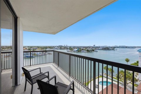 Condo in Saint Pete Beach, Florida, 2 bedrooms № 2222485