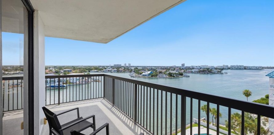 Condominio en Saint Pete Beach, Florida, 2 dormitorios № 2222485
