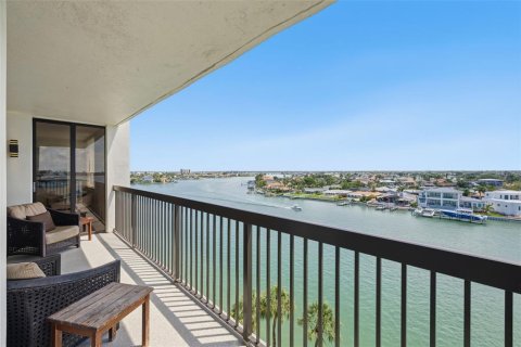 Condominio en venta en Saint Pete Beach, Florida, 2 dormitorios, 121.7 m2 № 2222485 - foto 23