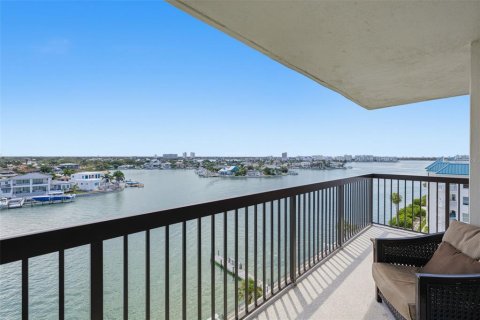 Condominio en venta en Saint Pete Beach, Florida, 2 dormitorios, 121.7 m2 № 2222485 - foto 24