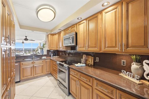 Condominio en venta en Saint Pete Beach, Florida, 2 dormitorios, 121.7 m2 № 2222485 - foto 11